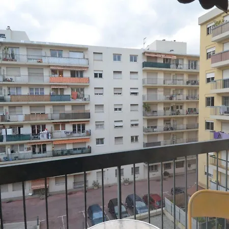 6 Personnes Avec Terrasse Le Port Apartment