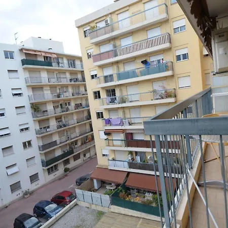 6 Personnes Avec Terrasse Le Port *